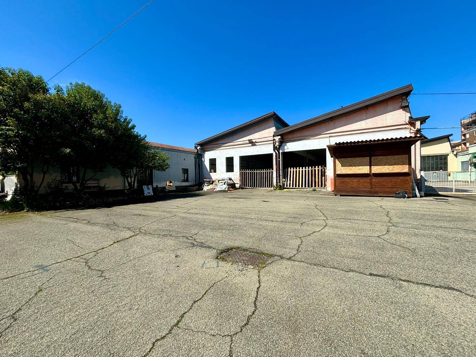 Locale commerciale in affitto a Alessandria, pista nuova