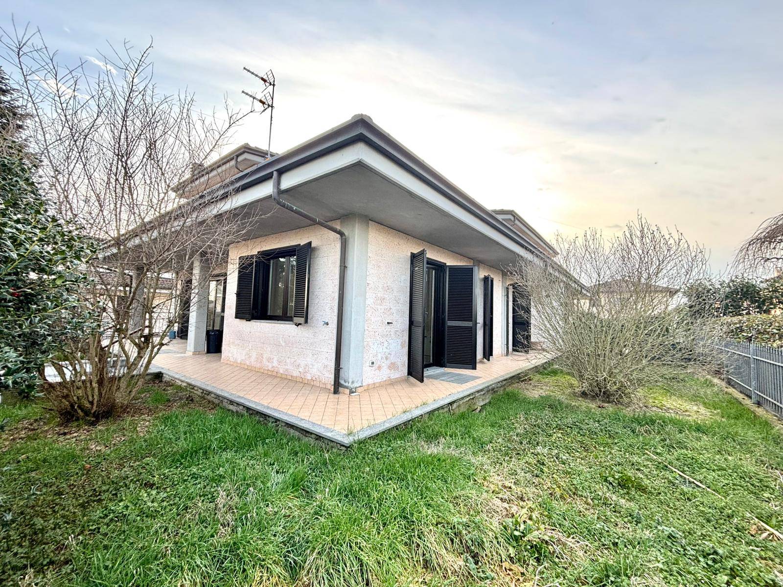 Villa in vendita a Alessandria, Casalbagliano
