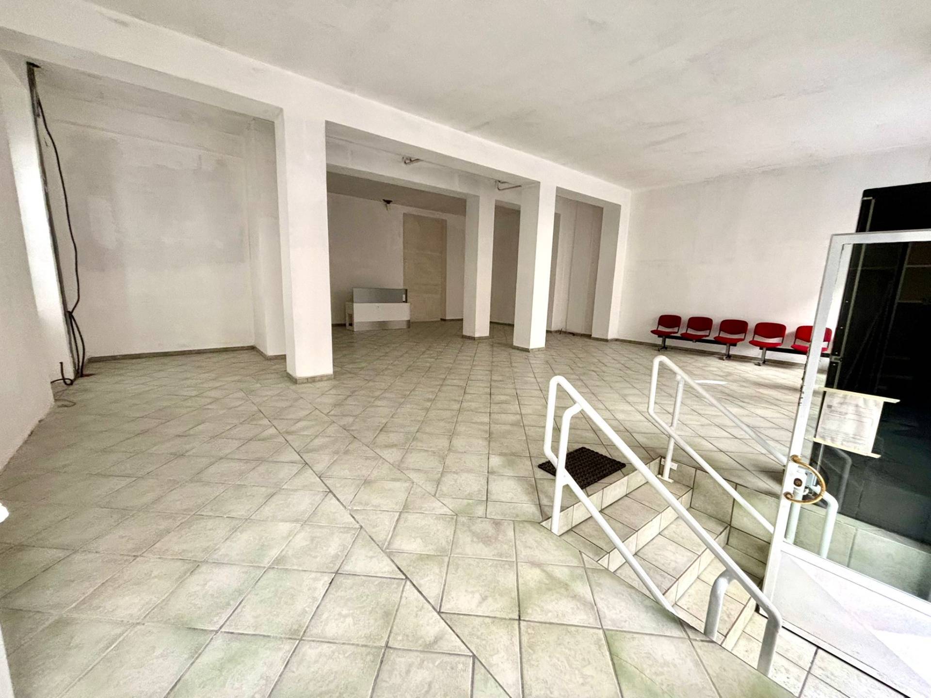 Attivit commerciale in affitto a Alessandria, Centro-P.zza Garibaldi