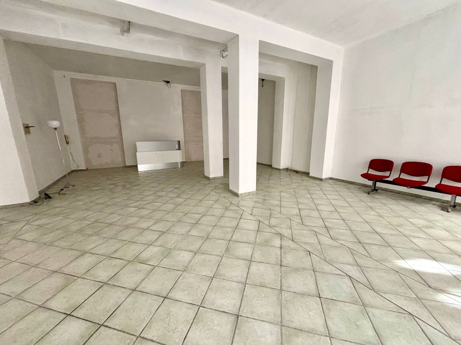 Attivit commerciale in affitto a Alessandria, Centro-P.zza Garibaldi