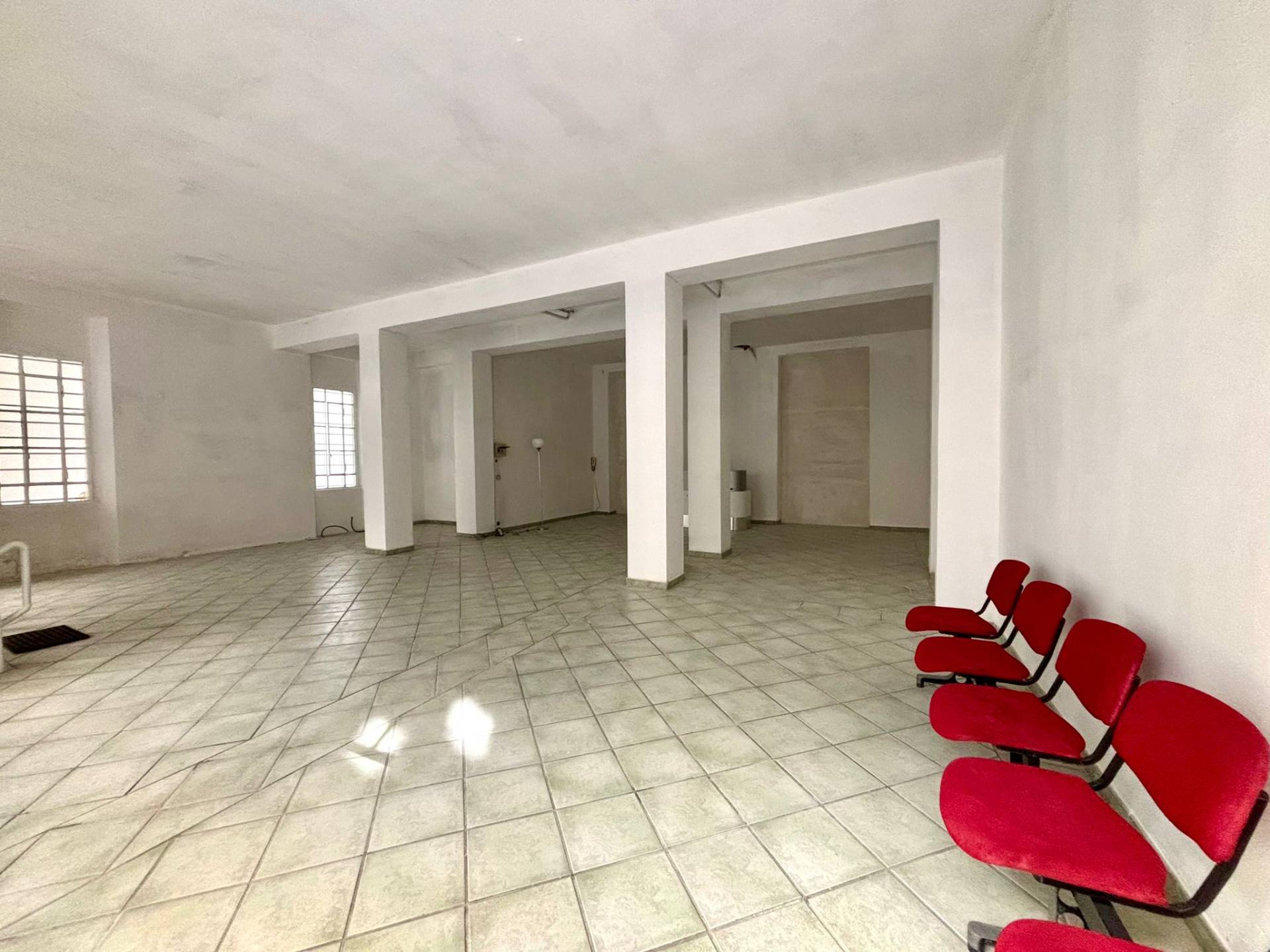 Attivit commerciale in affitto a Alessandria, Centro-P.zza Garibaldi