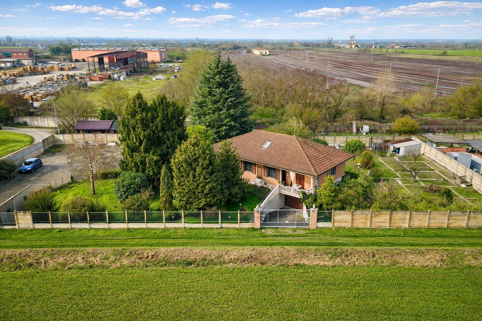Villa in vendita a Alessandria, Casalbagliano