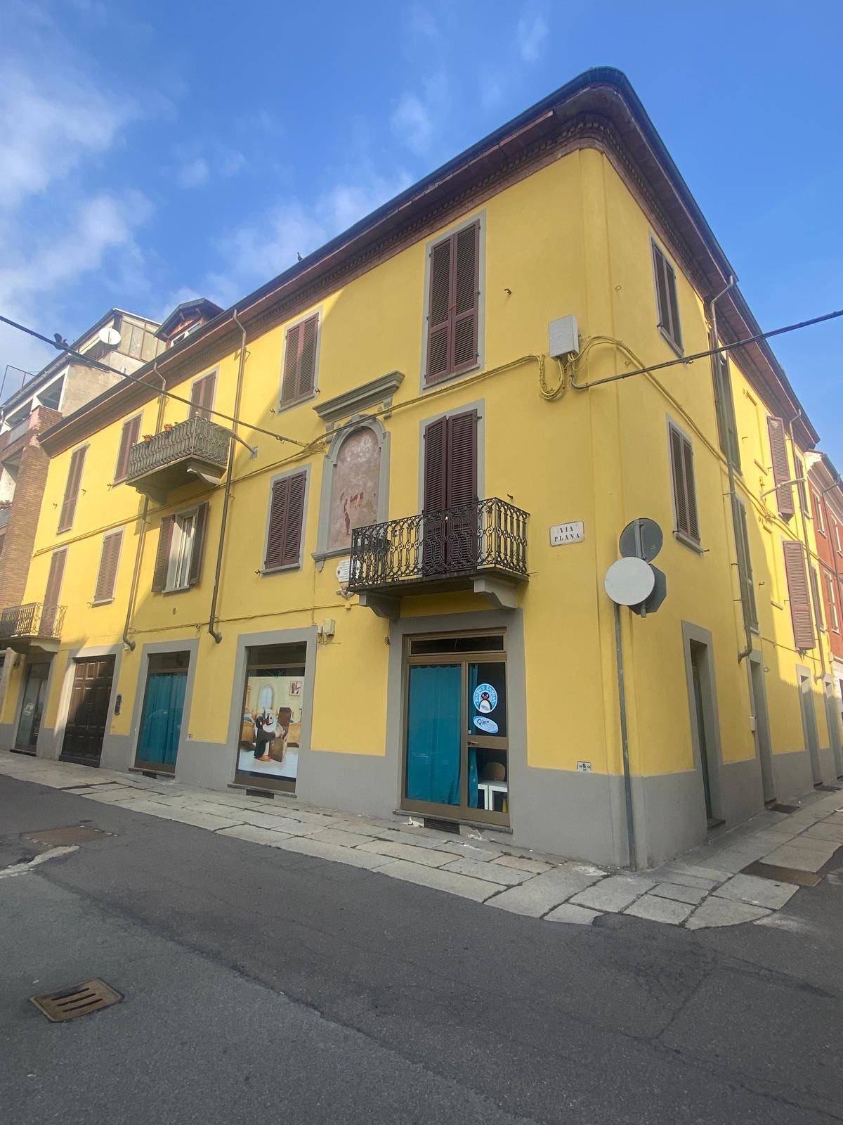 Locale commerciale in vendita a Alessandria, Centro-P.zza Matteotti