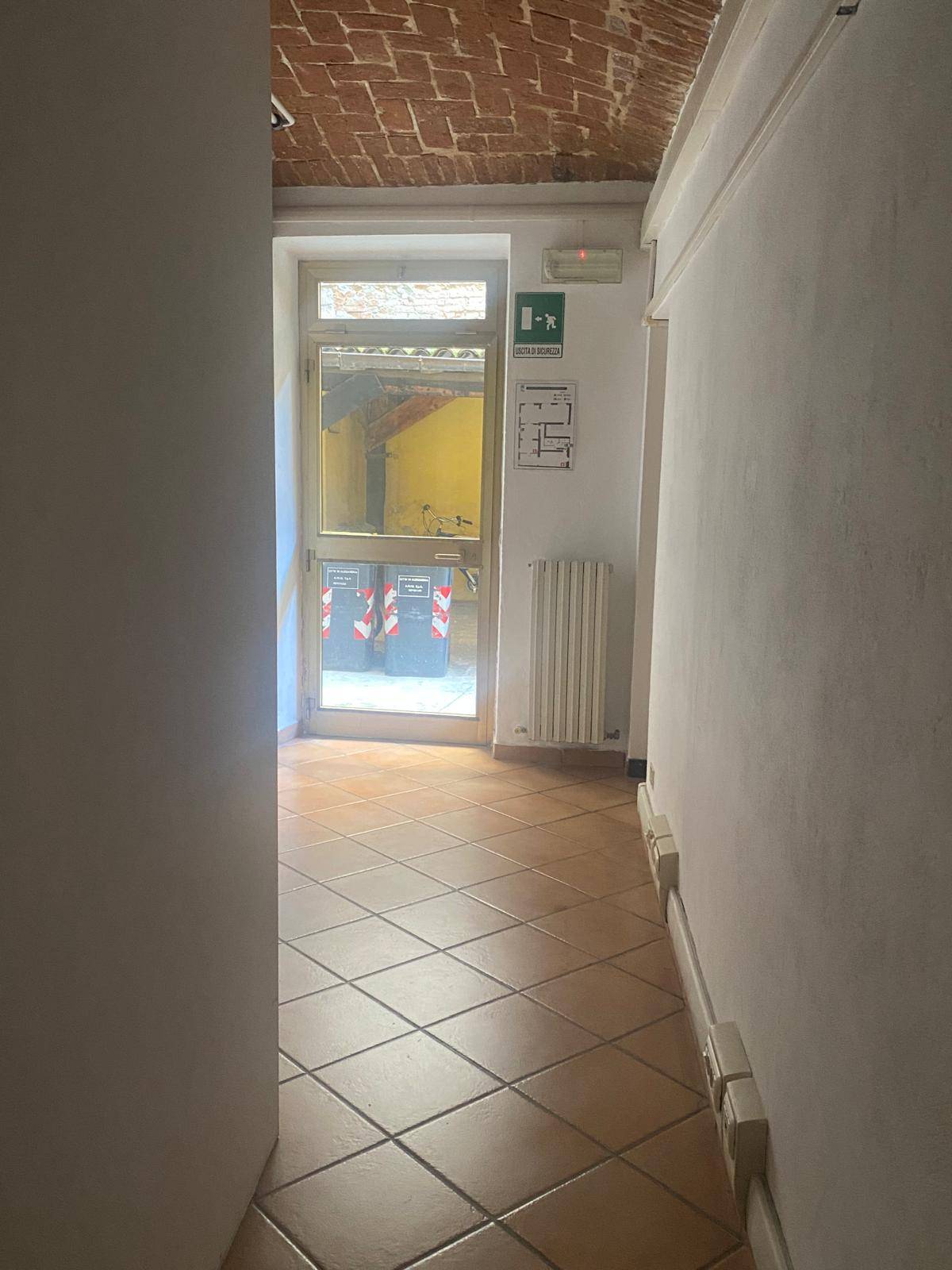 Locale commerciale in vendita a Alessandria, Centro-P.zza Matteotti