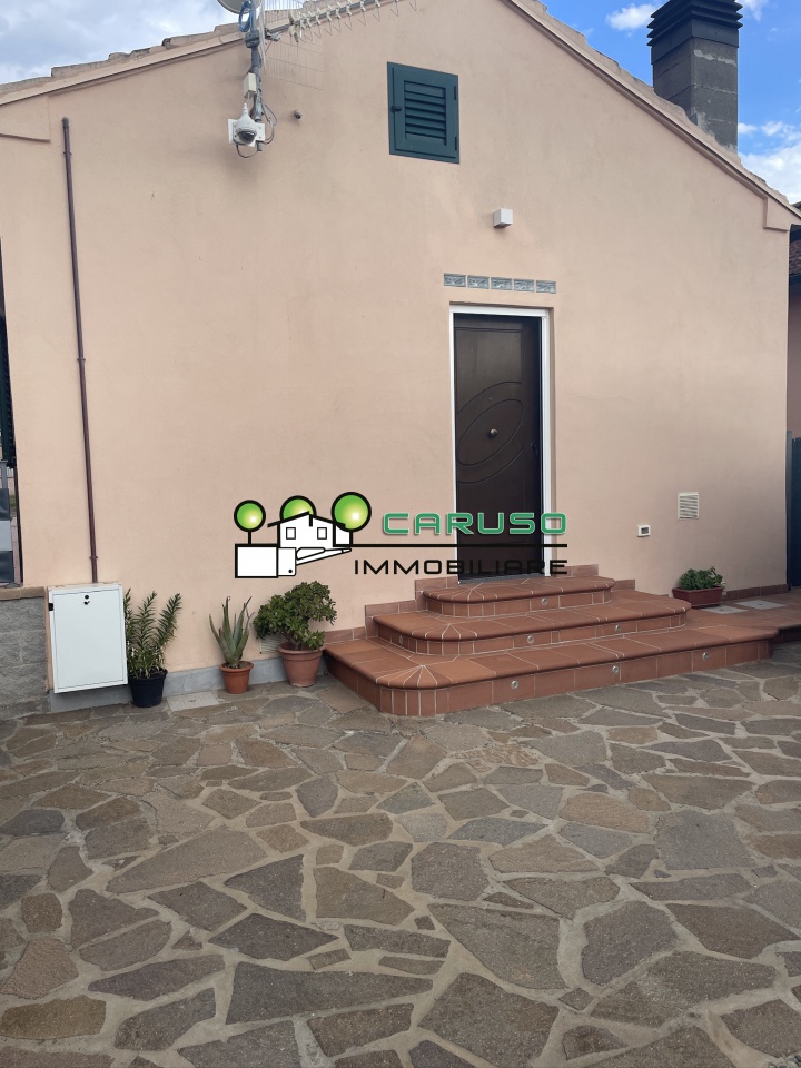 Casa indipendente con giardino a Gavorrano