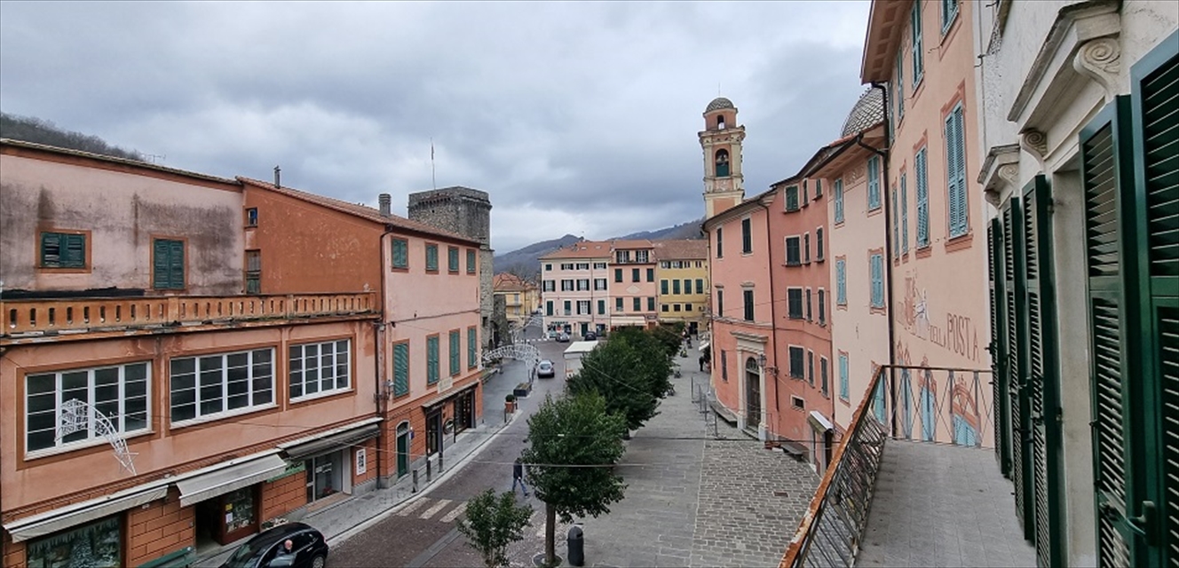 Appartamento da ristrutturare in piazza vittorio emanuele, Varese Ligure