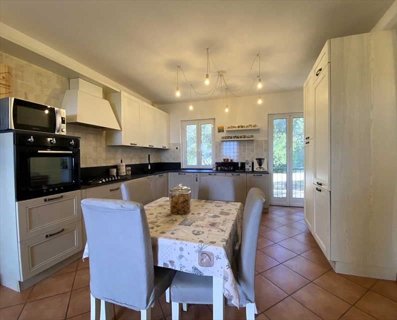 Quadrilocale vista mare, Leivi residenziale