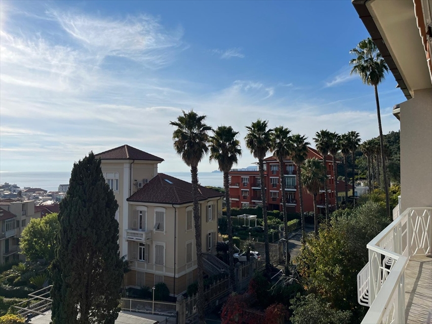 Attico vista mare, Chiavari residenziale