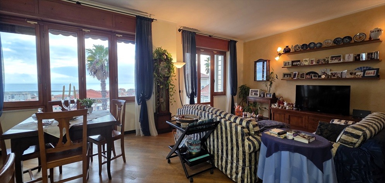 Attico vista mare, Chiavari residenziale