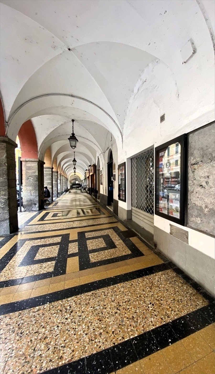 Locale commerciale ristrutturata, Chiavari centro