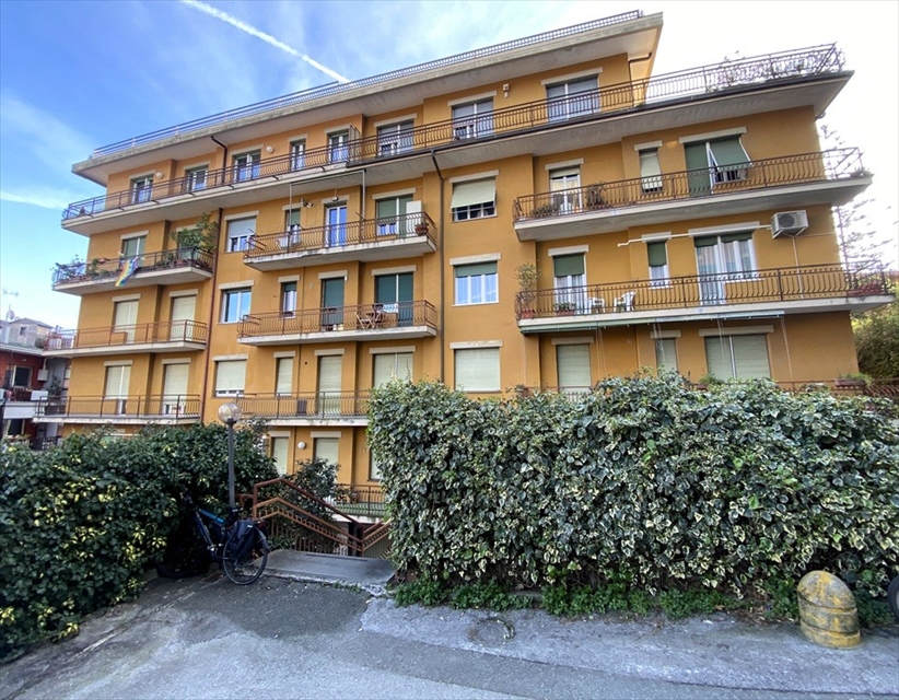 Bilocale da ristrutturare, Chiavari residenziale