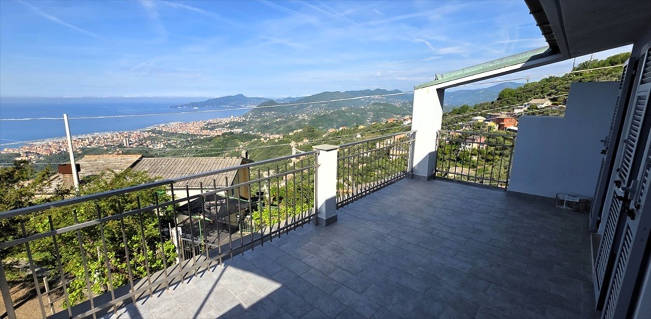 Villa con giardino, Cogorno prima collina