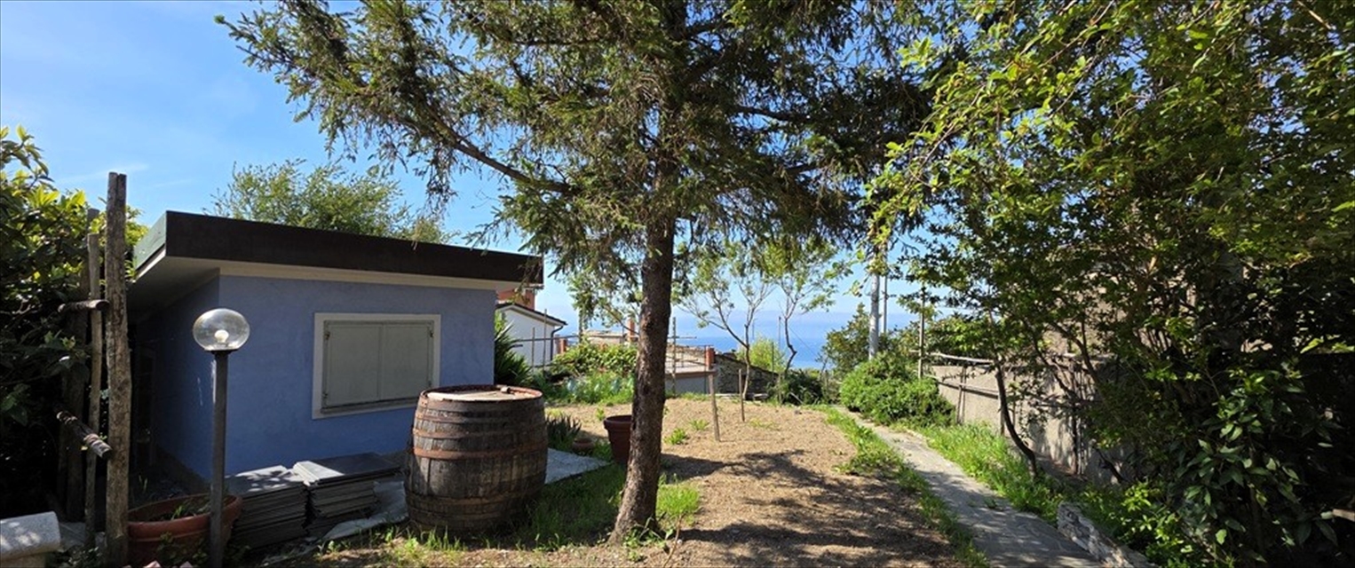 Villa con giardino, Cogorno prima collina