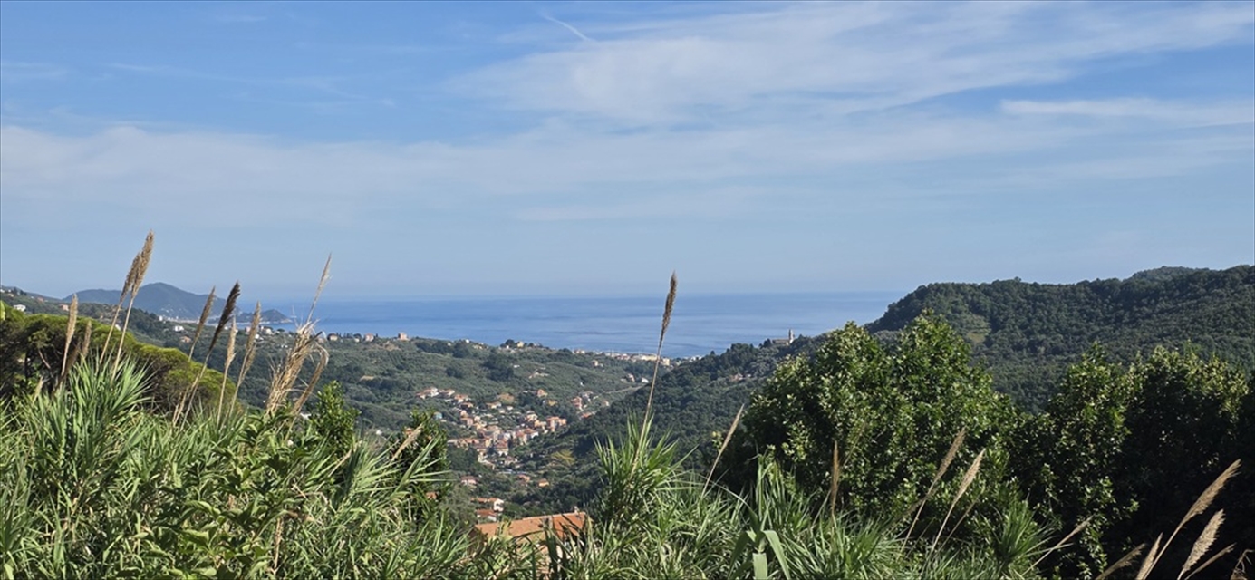 Casa indipendente con giardino, Leivi residenziale