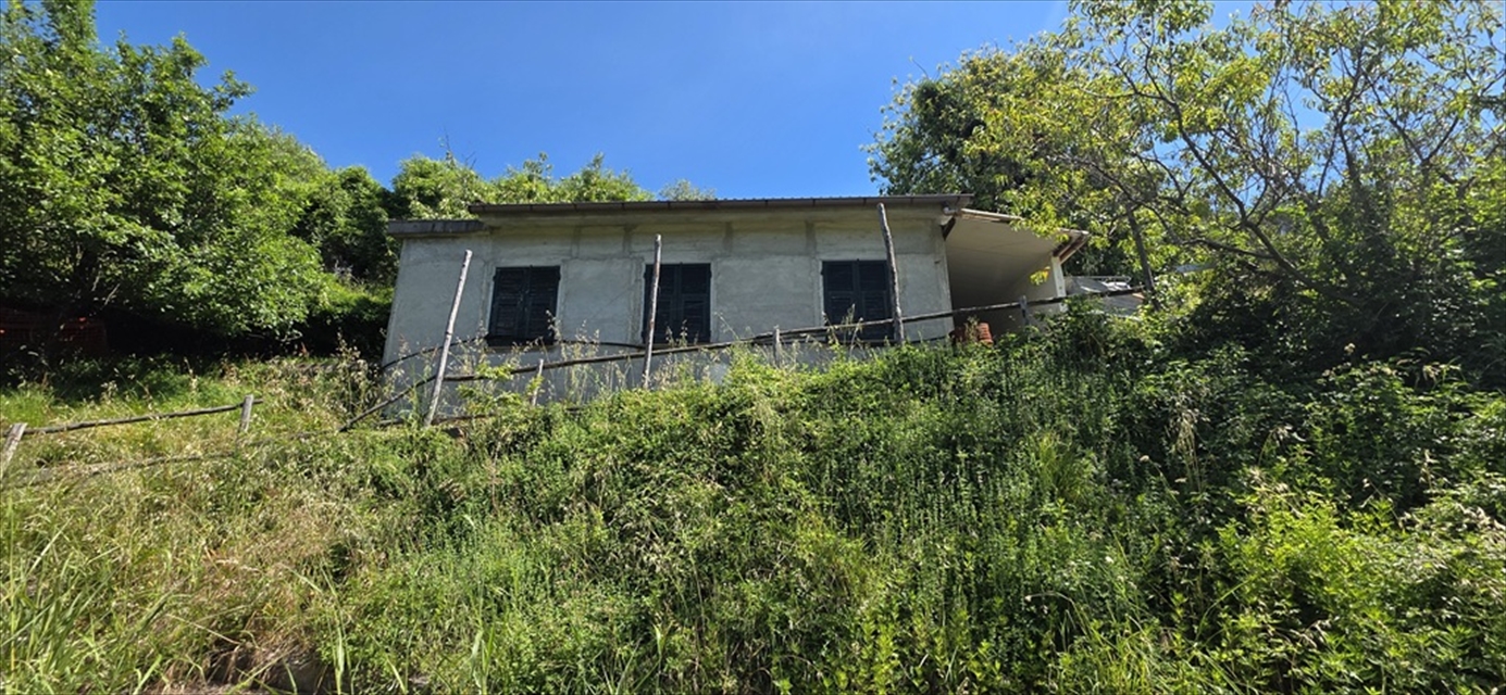 Casa indipendente con giardino, Leivi residenziale