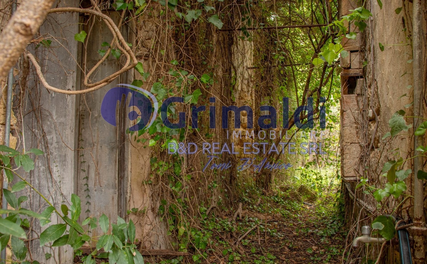 Villa con giardino a Casteldaccia