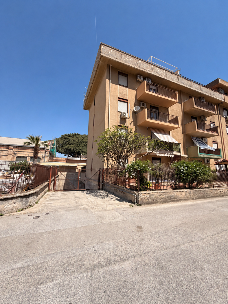 Box/Garage 35mq in vendita a Palermo