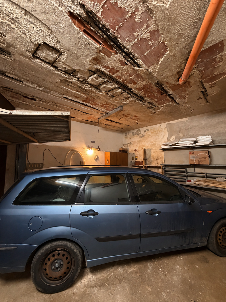 Box/Garage 35mq in vendita a Palermo