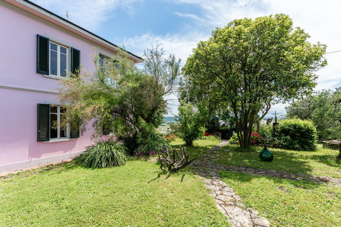 Villa con giardino a Santa Maria a Monte