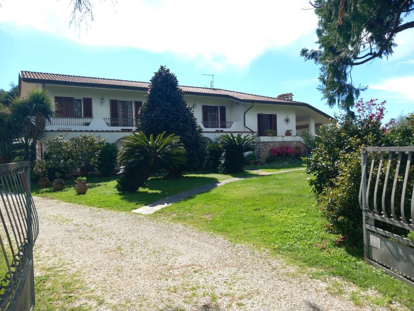 Villa arredata in affitto, Montignoso cervaiolo