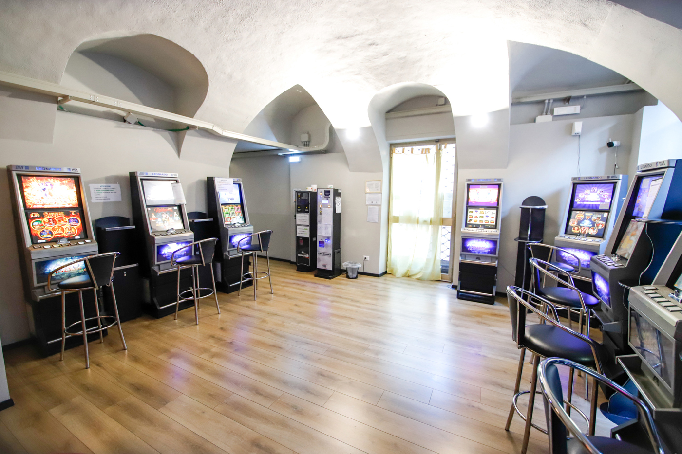 Stabile/Palazzo con box a Volpiano