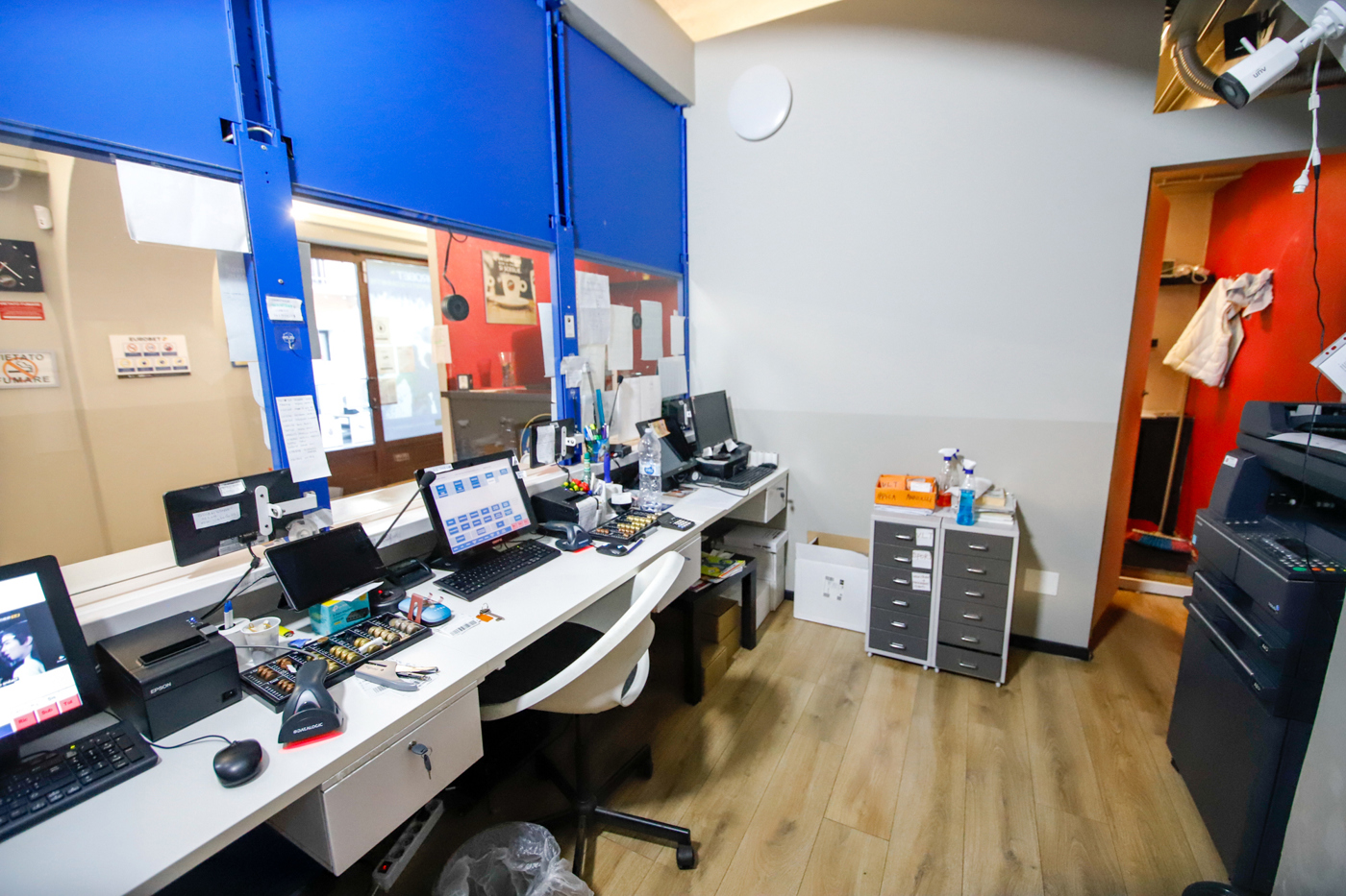 Stabile/Palazzo con box a Volpiano