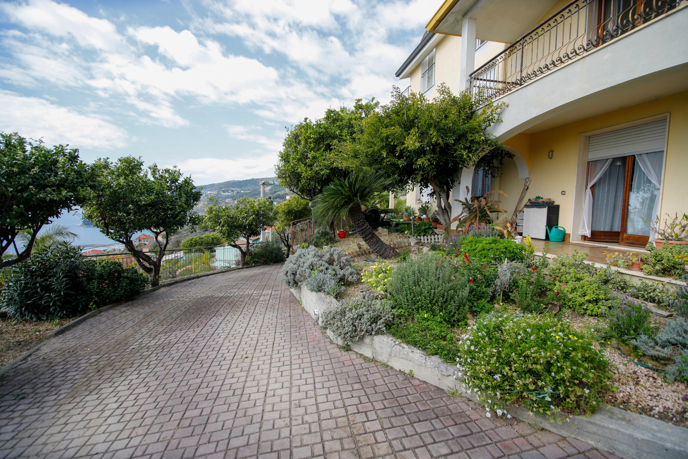 Villa con giardino a Ospedaletti