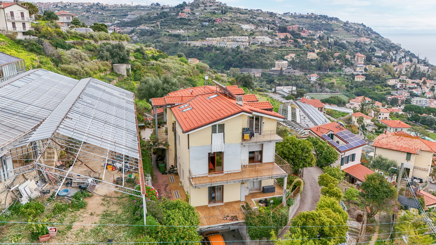 Villa con giardino a Ospedaletti