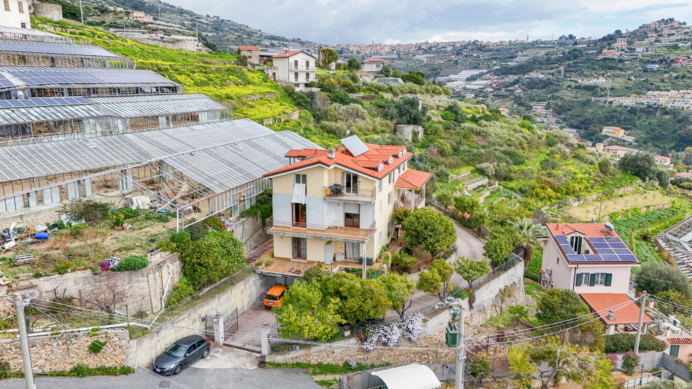 Villa con giardino a Ospedaletti