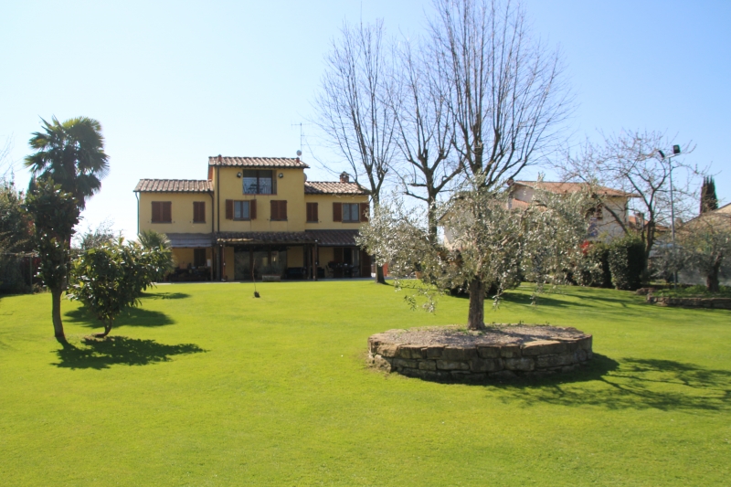 Villa con giardino a Arezzo