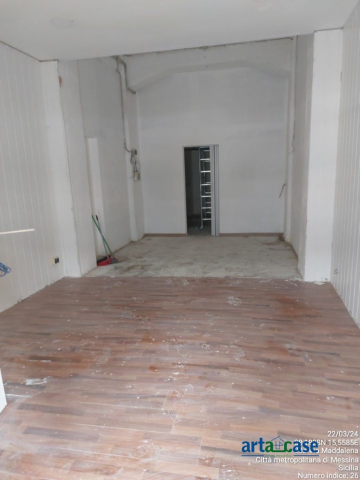 Locale commerciale in affitto a Messina