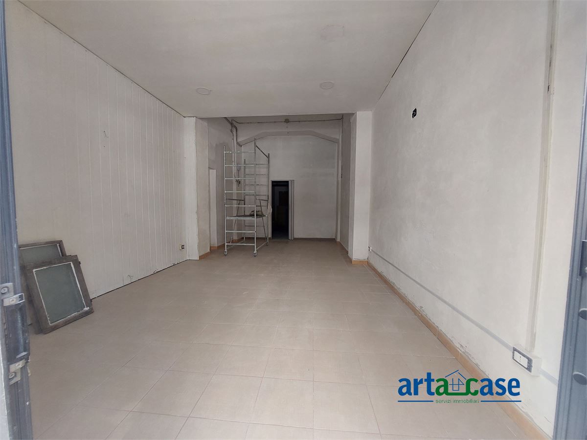 Locale commerciale in affitto a Messina