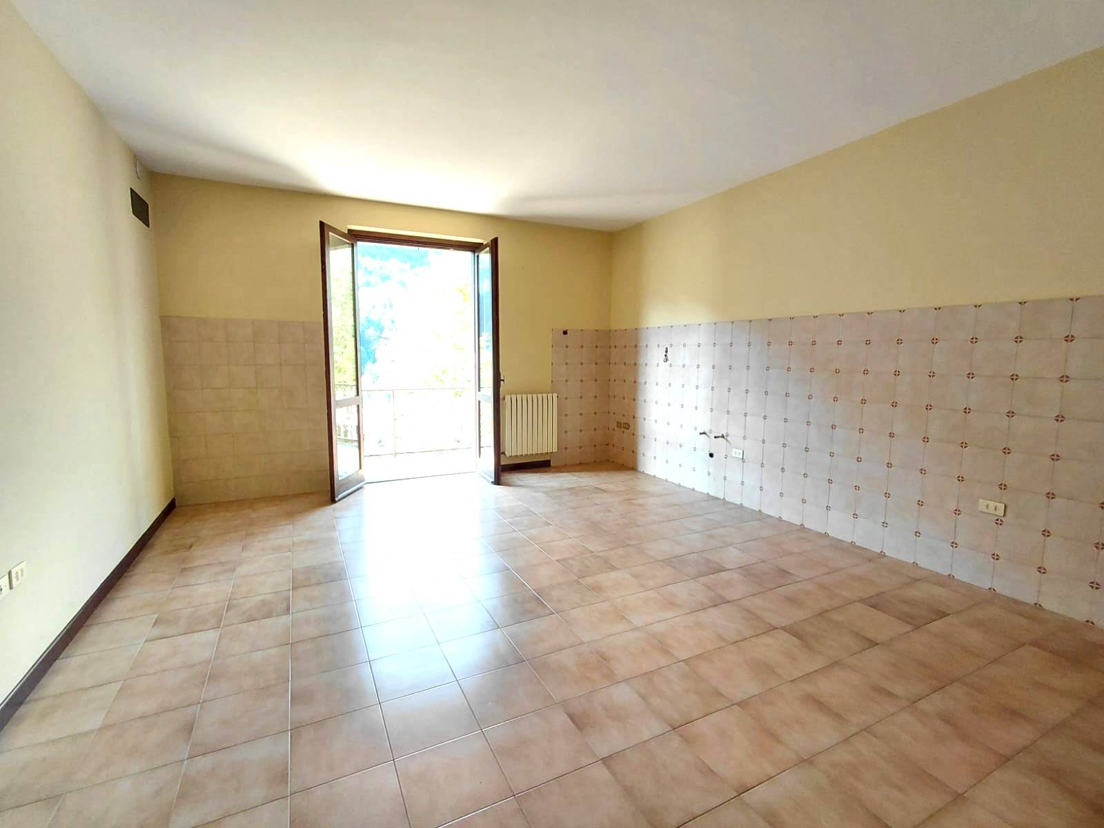 appartamento Trilocale in vendita a Pezzaze, Stravignino