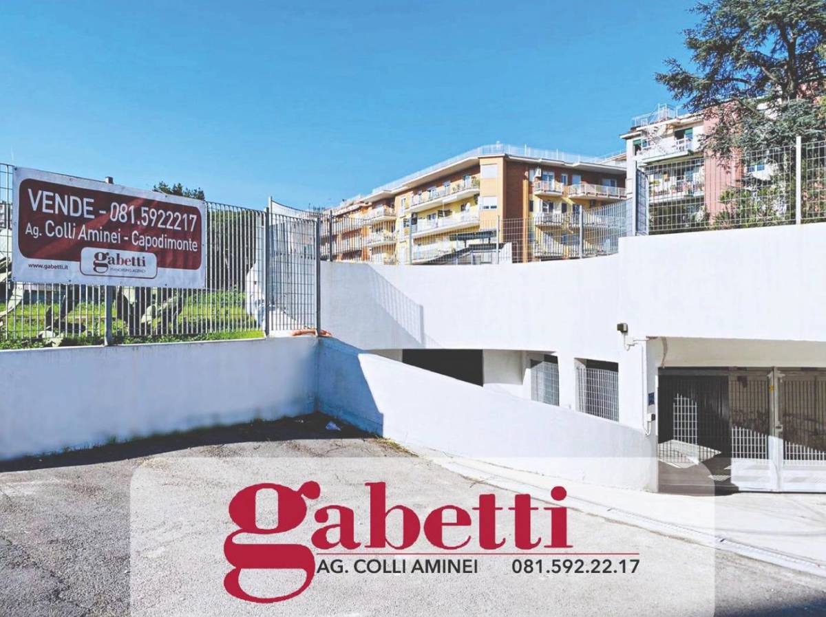 Box/Garage 15mq in vendita a Napoli