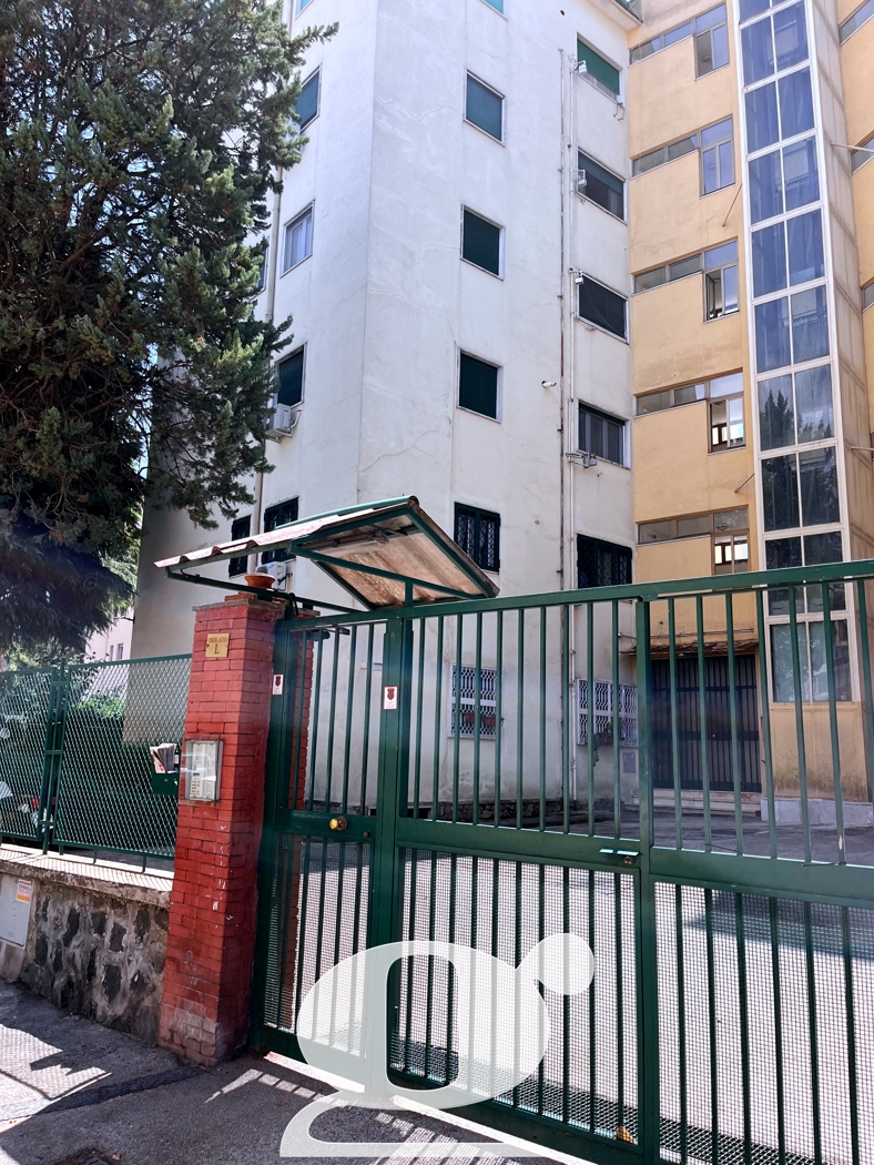 Trilocale arredato in affitto a Napoli