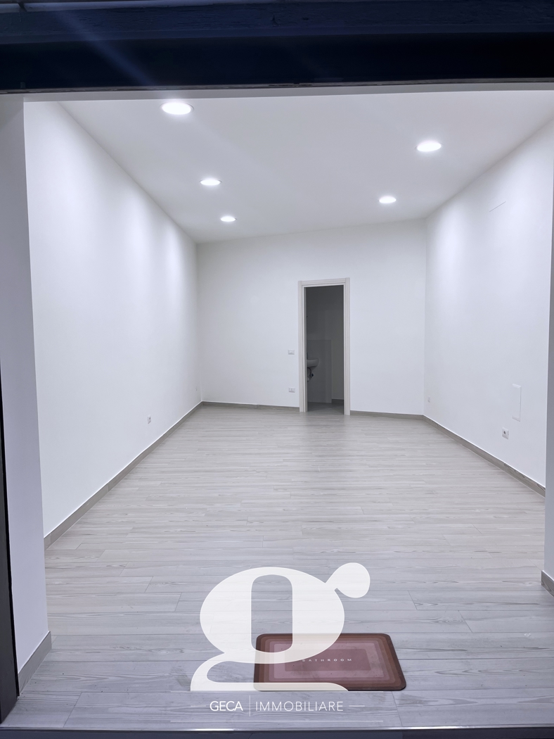 Negozio in affitto a Napoli