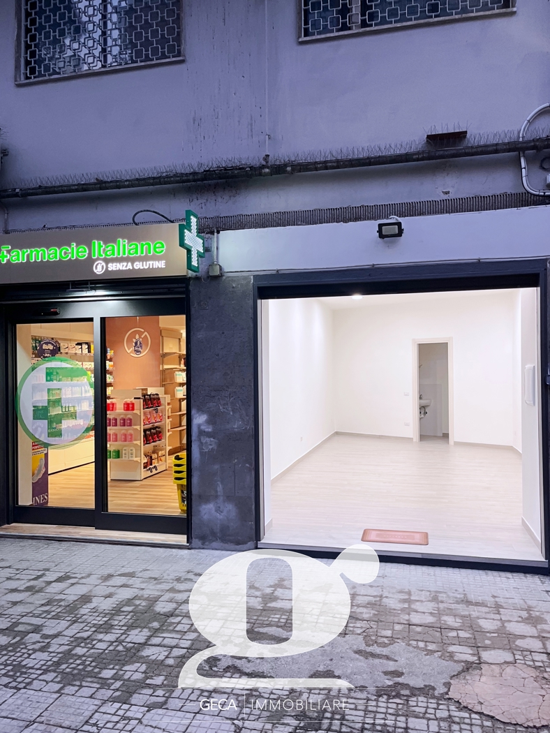 Negozio in affitto a Napoli