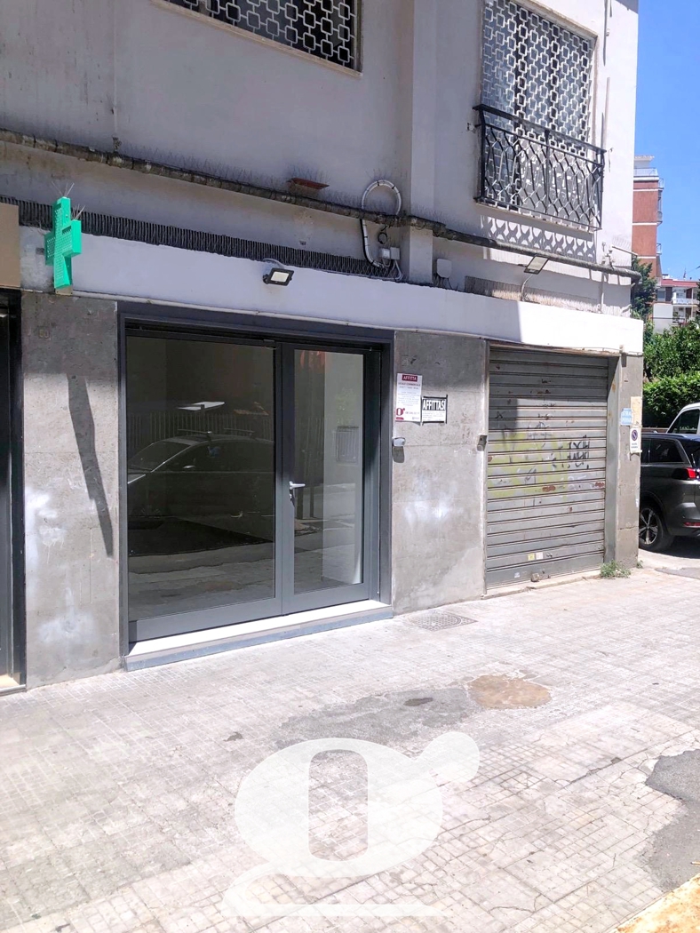Negozio in affitto a Napoli