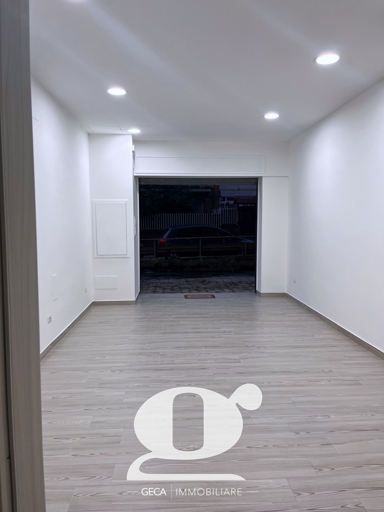Negozio in affitto a Napoli