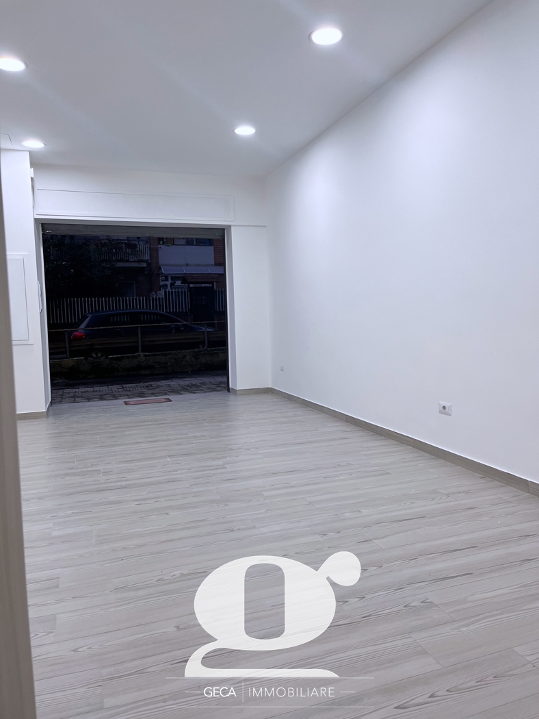 Negozio in affitto a Napoli