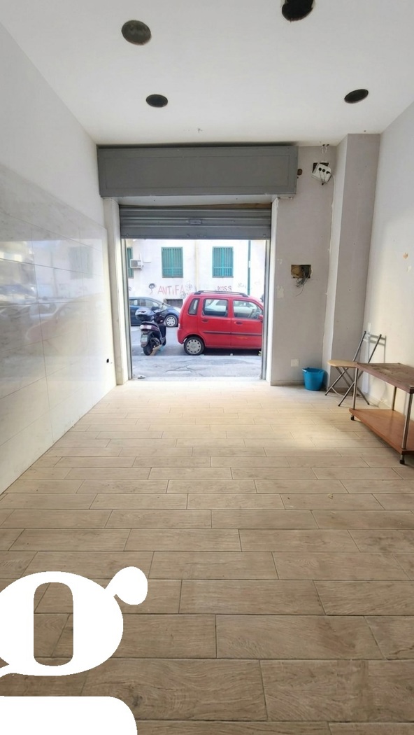 Negozio in affitto a Napoli