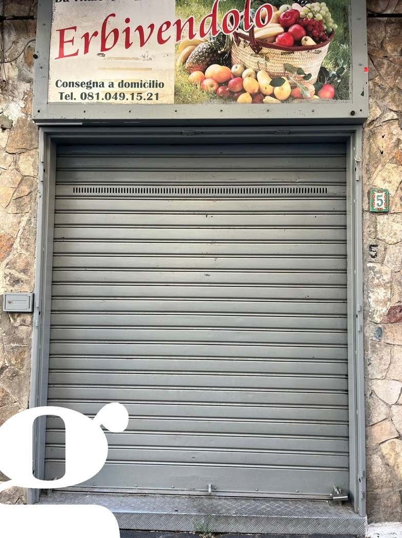 Negozio in affitto a Napoli