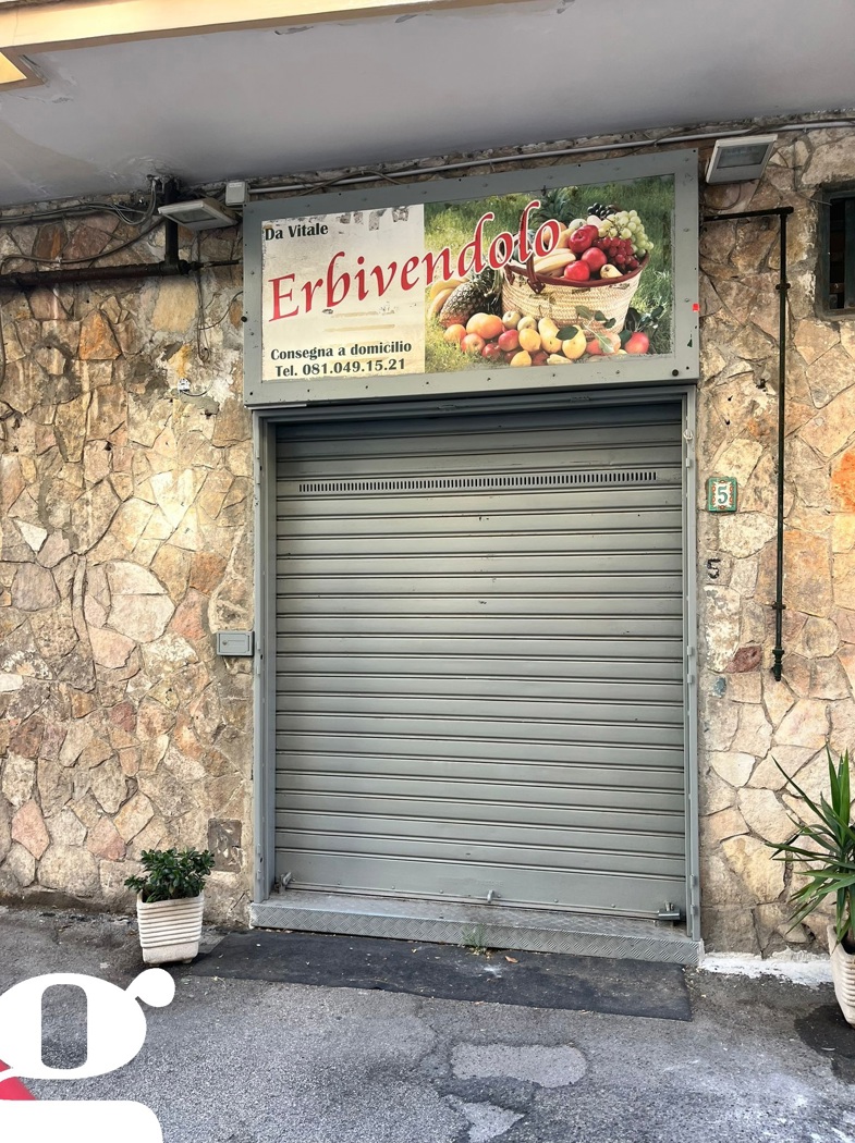 Negozio in affitto a Napoli