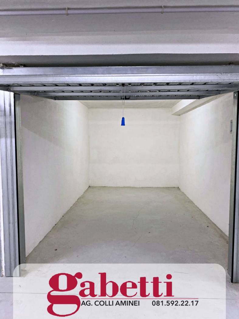Box/Garage 15mq in vendita a Napoli