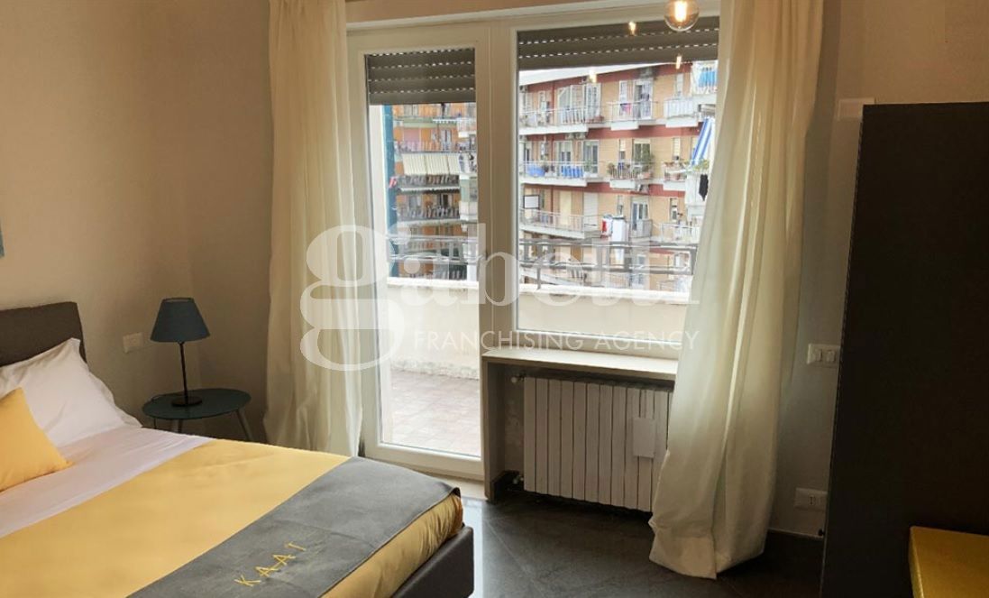 Trilocale arredato in affitto a Napoli