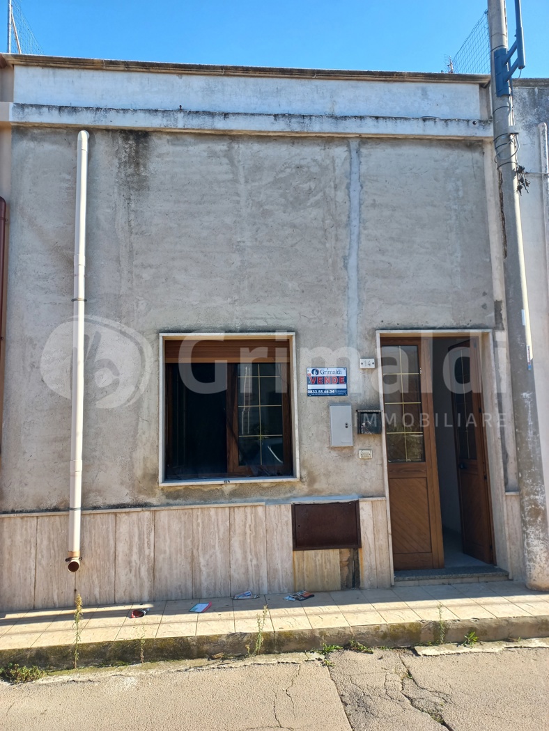 Casa indipendente con giardino a Alliste