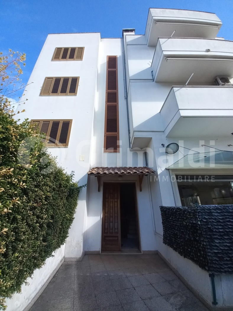 Casa indipendente con box a Parabita