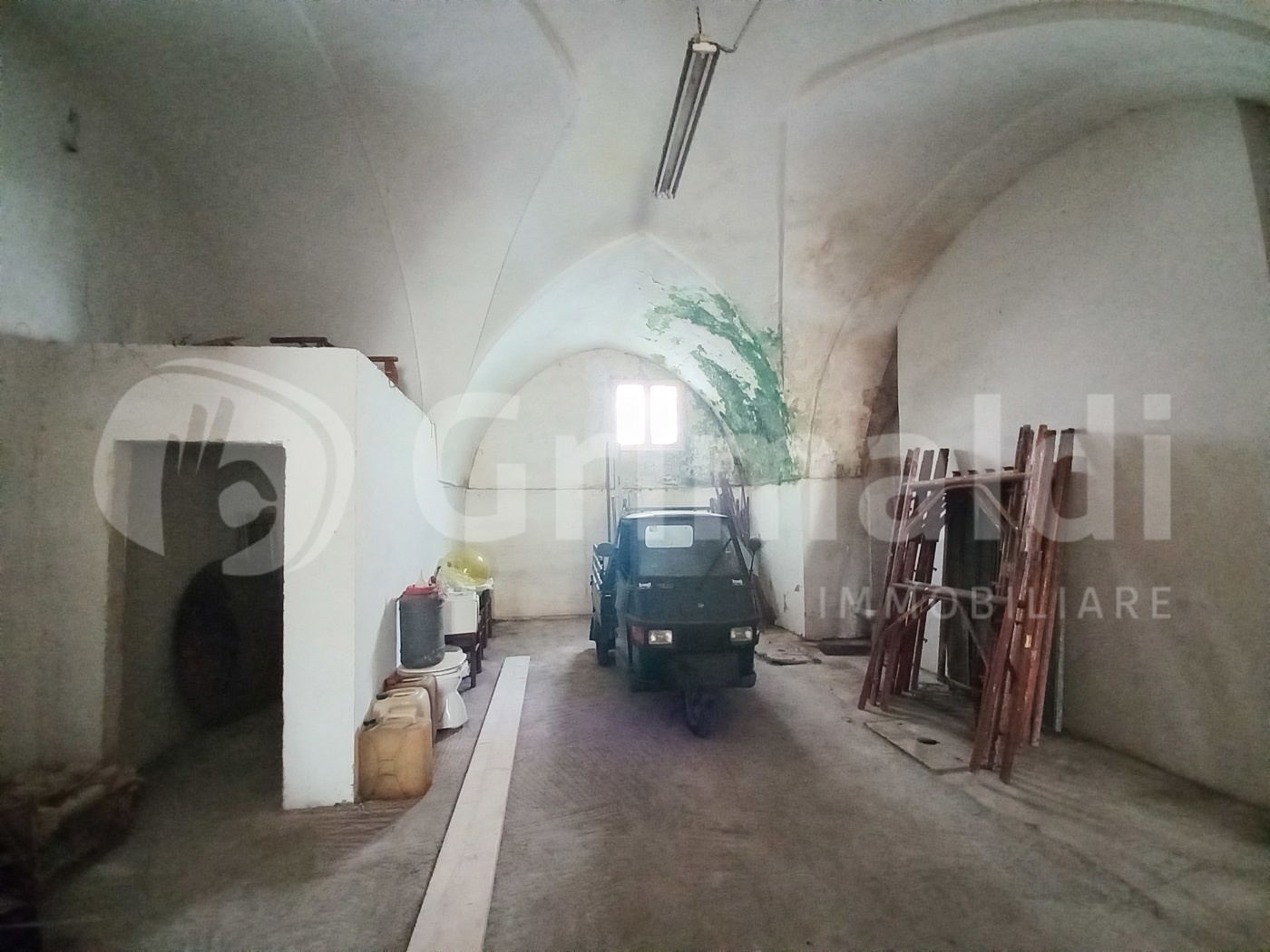 Magazzino in vendita a Taviano