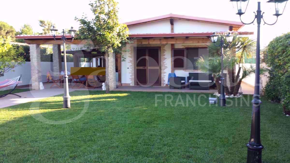 Villa con giardino a Terracina