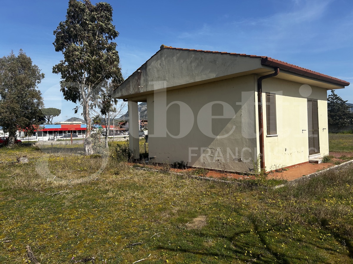 Casa indipendente con giardino a Terracina